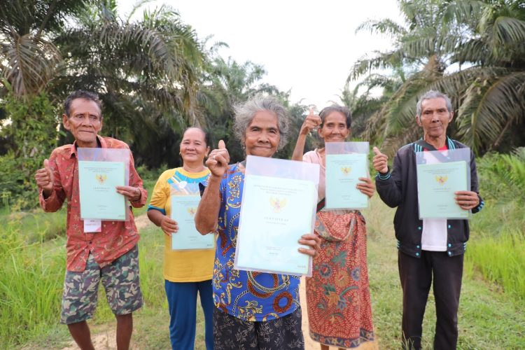 770 Hektar Resmi Jadi Milik Masyarakat SAD 113, Abas Subuk: Tangisan Perjuangan Saya Terbayar Tuntas. (Foto : ist)