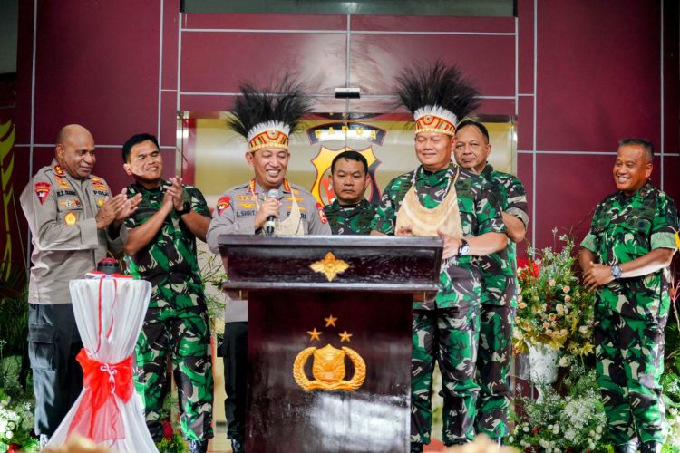 Panglima TNI dan Kepala Staf Resmikan Polda Papua Baru. (Foto : ist)