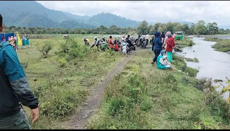 Timbunan Abu Vulkanik Gunung Kerinci Jadi Objek Wisata Dadakan. (Foto : ist)