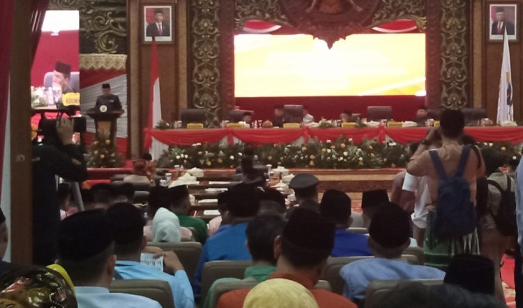 Edi Purwanto Pimpin Paripurna DPRD Provinsi Jambi HUT Ke-66 Provinsi Jambi. (Foto : Rolan - sinarjambi.com)