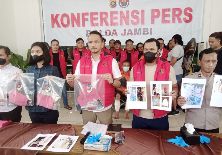 Perampokan modus pecah kaca diciduk Ditreskrimum Polda Jambi. (Foto : Rolan - sinarjambi.com)