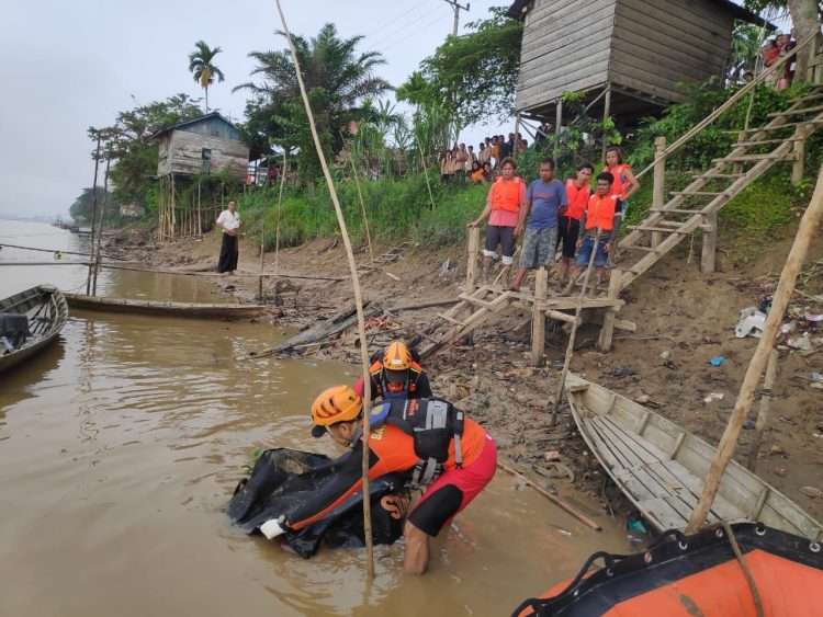 Wilson ABK yang Tenggelam Ditemukan Mengapung di Sungai Batanghari. (Foto : ist)