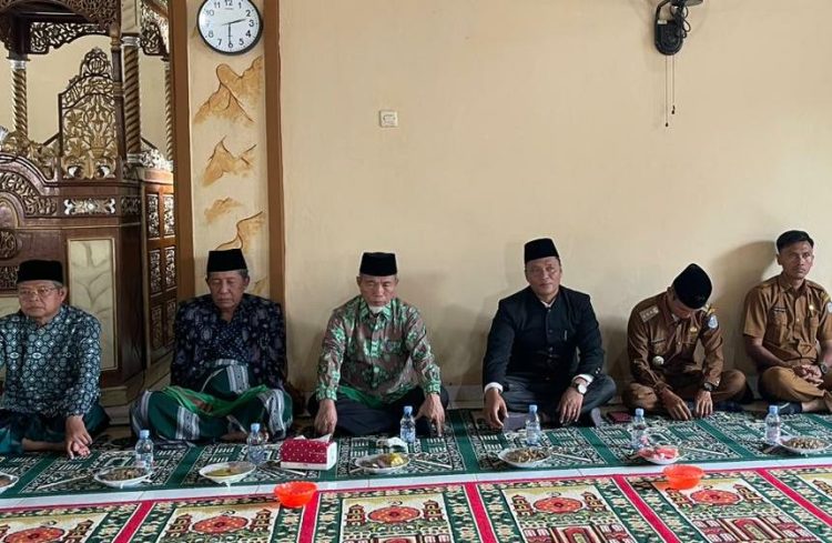 Bupati Mashuri Bersama Wagub Abdullah Sani Isra’ Mi’raj di Pulau Bayur. (Foto : ist)