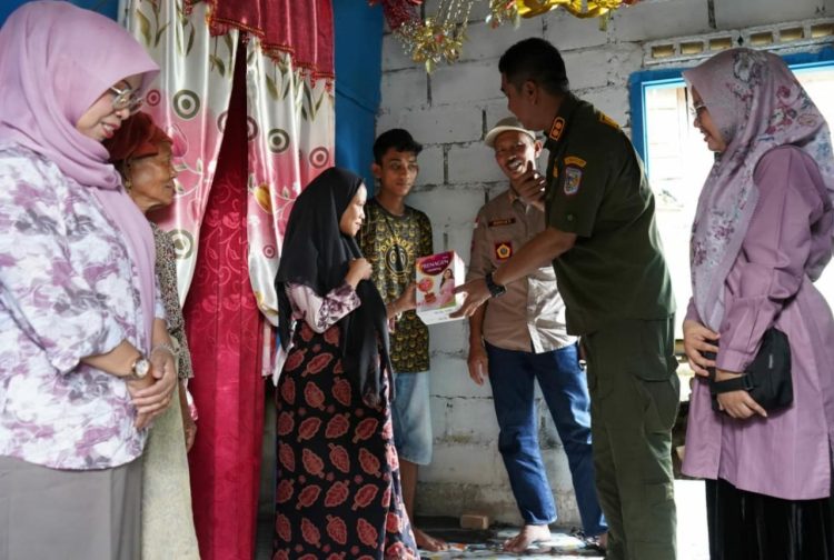 Nilwan Yahya Kunjungi Bumil Desa Beluran Panjang. (Foto : ist)