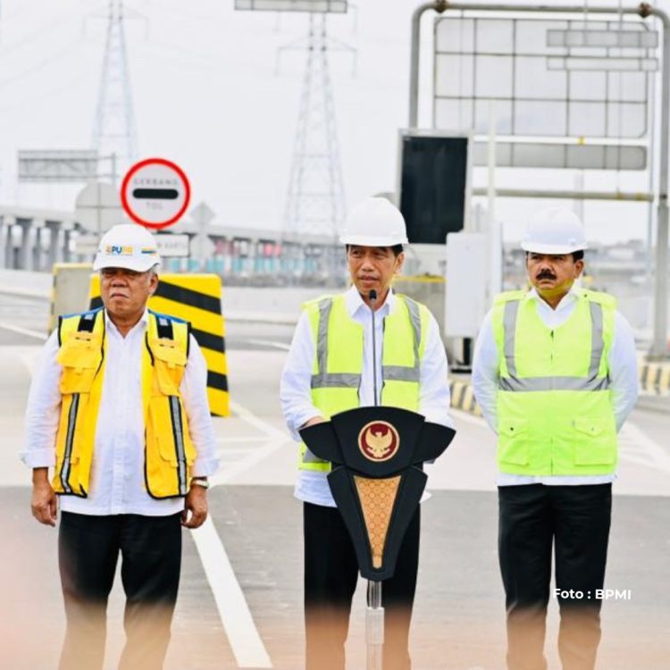 Menteri Hadi Tjahjanto Dampingi Jokowi Resmikan Tol di Semarang. (Foto : ist)