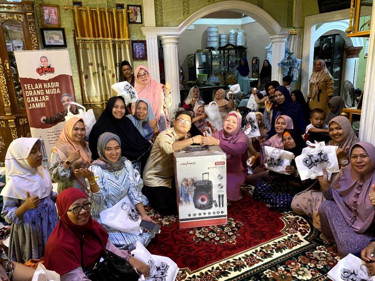 Orang Muda Ganjar Jambi Beri Bantuan Pengeras Suara Untuk Majelis Taklim. (Foto : ist)