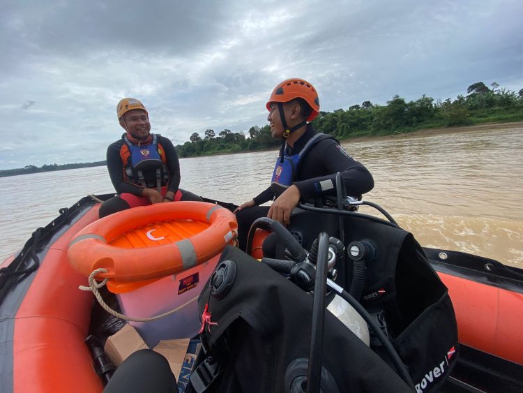 Seorang Warga Tenggelam Saat Seberangi Sungai Pakai Ketek. (Foto : ist)