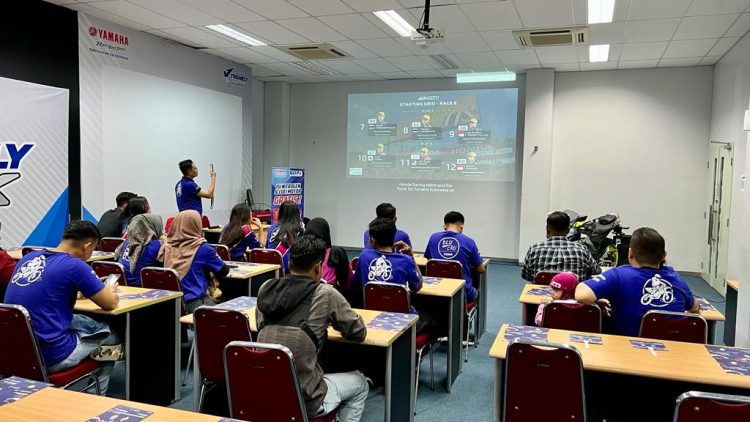 Nobar ARRC Round 1 Diramaikan Komunitas Motor Yamaha dan Duta Fazzio Jambi. (Foto : ist)