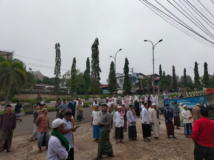 Warga Pematang Kandis Bangko Grebek Pemuda Pesta Alkohol. (Foto : ist)