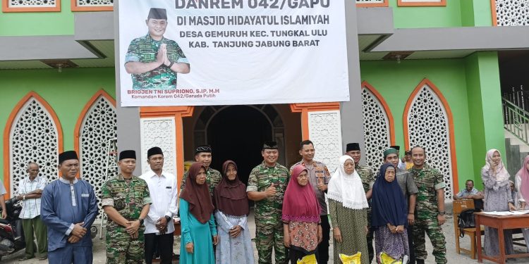 Korem 042/Gapu Salurkan Bantuan Sosial Kepada 1178 Anak Yatim di Tanjabbar. (Foto : ist)