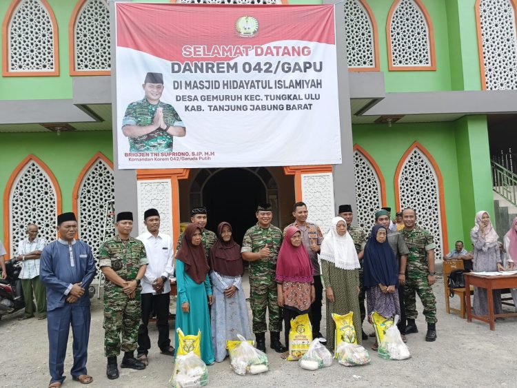 Korem 042/Gapu Salurkan Bantuan Sosial Kepada 1178 Anak Yatim di Tanjabbar. (Foto : ist)