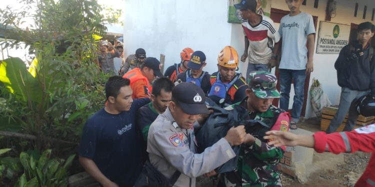 Korban Pompong Tenggelam di Muara Sabak Ditemukan Meninggal. (Foto : ist)