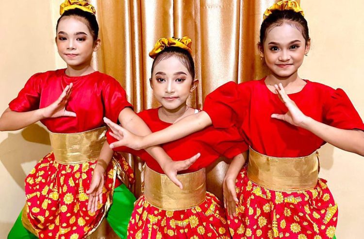 Di Bawah Binaan Hidra Dewi, Tari FLS2N SDN 3 Bangko Raih Juara Pertama. (Foto : Yazdi - sinarjambi.com)