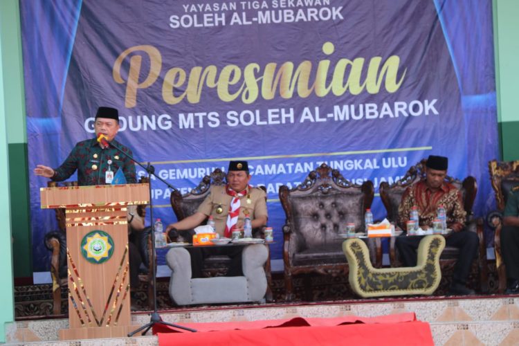 Gubernur Al Haris: Tingkatkan SDM Berkualitas Melalui Pendidikan. (Foto : ist)