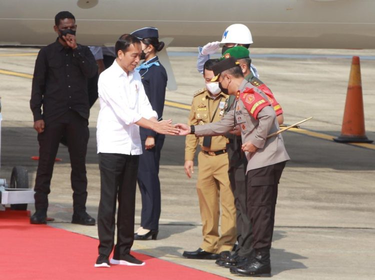 Irjen Rusdi Hartono Sambut Kunker Presiden RI Jokowi di Jambi. (Foto : ist)