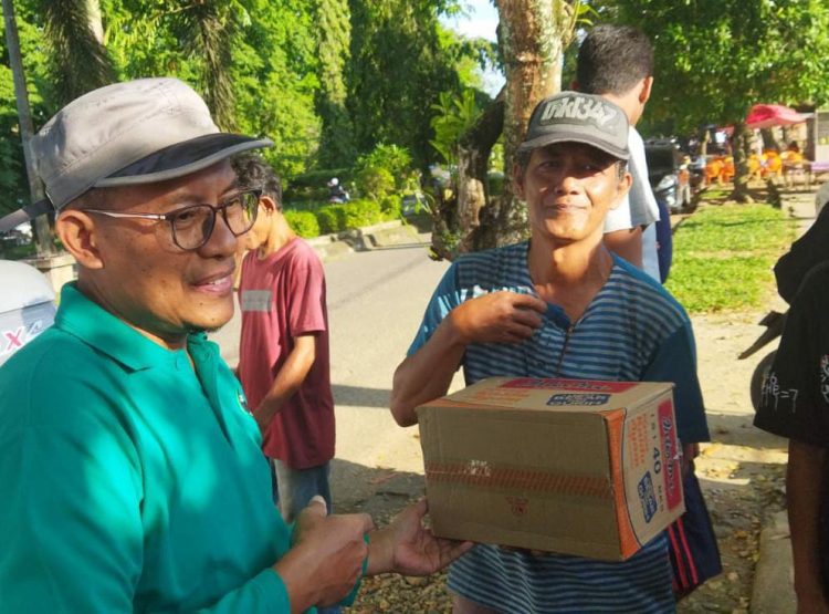 Pemkab Merangin Beri Bantuan Paket Sembako 34 Korban Kebakaran Kantin PKK. (Foto : ist)