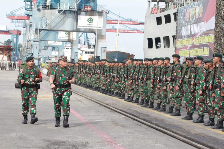 Pasukan Yonif Raider 142/Ksatria Jaya Disambut Pangdam Sriwijaya. (Foto : ist)