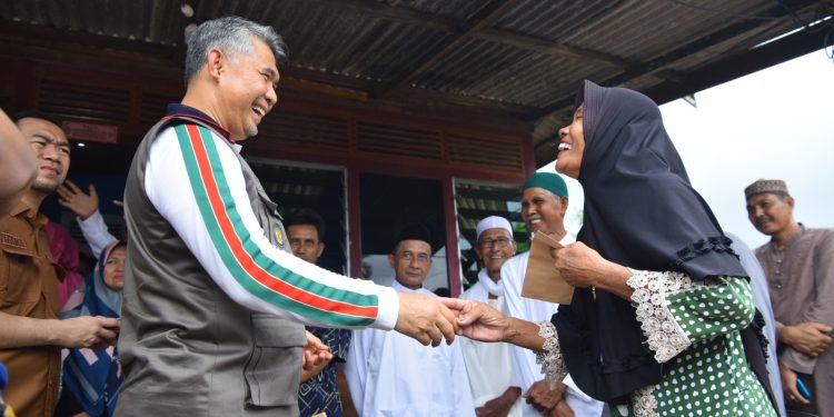 Fasha Salurkan Bantuan untuk Teluk Majelis yang Dilanda Puting Beliung. (Foto : ist)