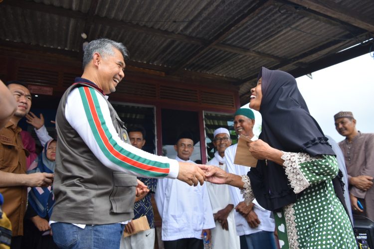 Fasha Salurkan Bantuan untuk Teluk Majelis yang Dilanda Puting Beliung. (Foto : ist)