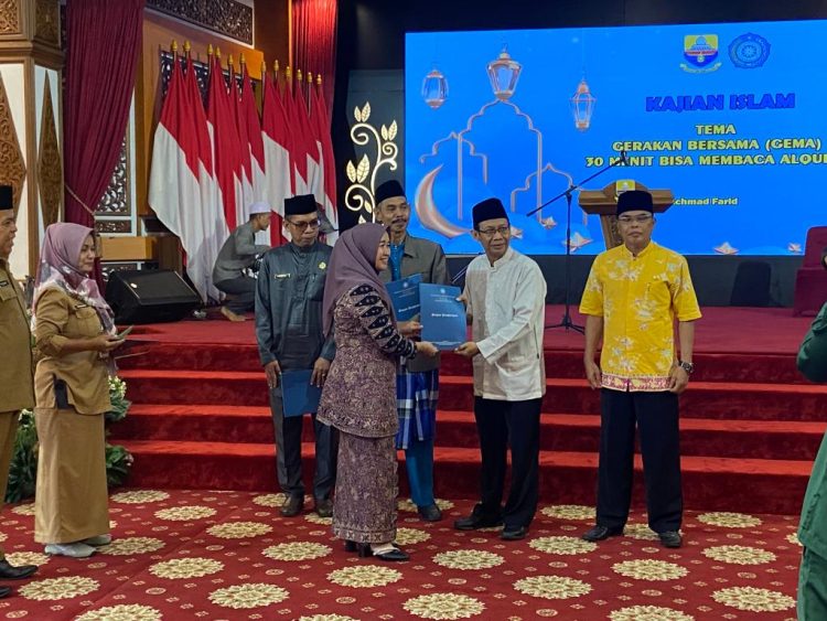 Hj. Hesnidar Haris Buka Kelas Gratis Bagi Para Ibu dan Masyarakat yang Ingin Belajar Baca Al-Qur’an. (Foto : ist)