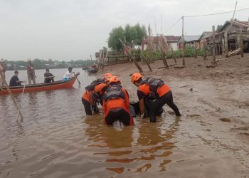 ABK Myanmar yang Tercebur di Perairan Tanjung Solok Tanjabtim Ditemukan Meninggal. (Foto : ist)