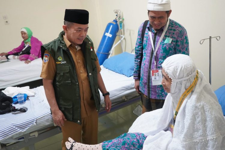 Gubernur Al Haris Lepas 373 Jemaah Haji Kloter Kedua Embarkasi Antara Provinsi Jambi. (Foto : ist)
