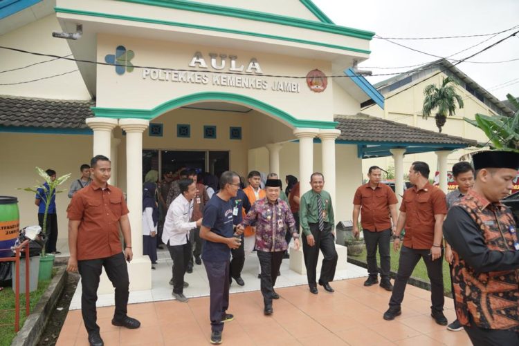 Al Haris Apresiasi Kontribusi Lulusan Poltekkes Kemenkes Dalam Pembangunan Kesehatan Provinsi Jambi. (Foto : ist)