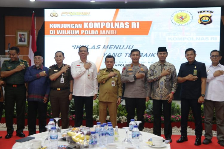 Gubernur Al Haris Puji Peran Kapolda Jambi Dalam Mengayomi Masyarakat. (Foto : ist)