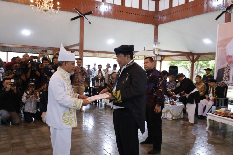 Kepala BNN RI Dianugerahi Gelar Kehormatan dan Terima Hibah Tanah 2,4 Ha dari Sultan Ternate. (Foto : ist)