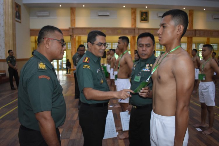 Kasrem 042/Gapu Pimpin Sidang Parade Catar Akmil 2023 Tingkat Sub Panda Jambi. (Foto : ist)