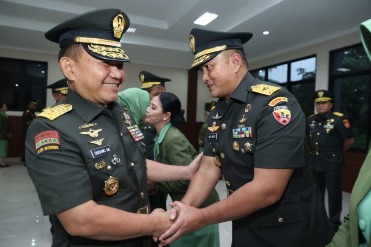 KSAD Terima Laporan Kenaikan Pangkat 18 Pati TNI AD. (Foto : ist)