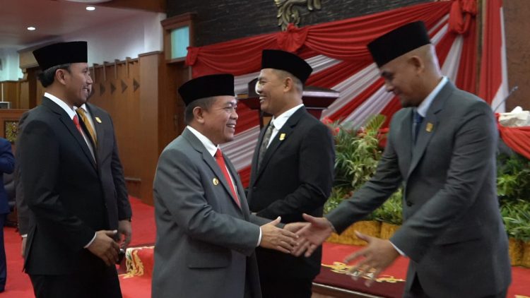 Gubernur Al Haris Hadiri PAW Anggota DPRD Provinsi Jambi. (Foto : ist)