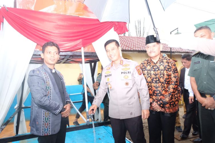 Kapolda Jambi resmikan bantuan baksos religi berupa sumur bor. (Foto : ist)