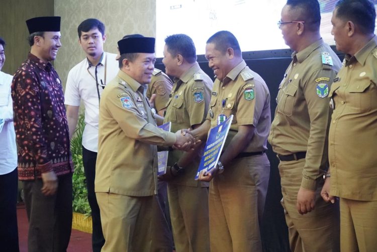 Gubernur Al Haris Ingatkan Camat Jangan Ada Daerah yang Tidak Tersentuh Pembangunan. (Foto : ist)
