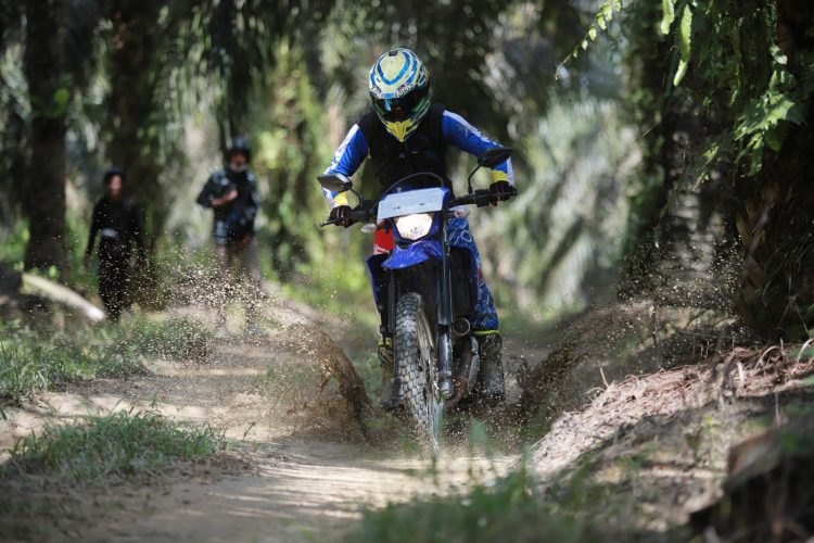 Riding Experience WR 155 Bersama Konsumen dan Komunitas Trail Jambi Memacu Adrenalin. (Foto : ist)