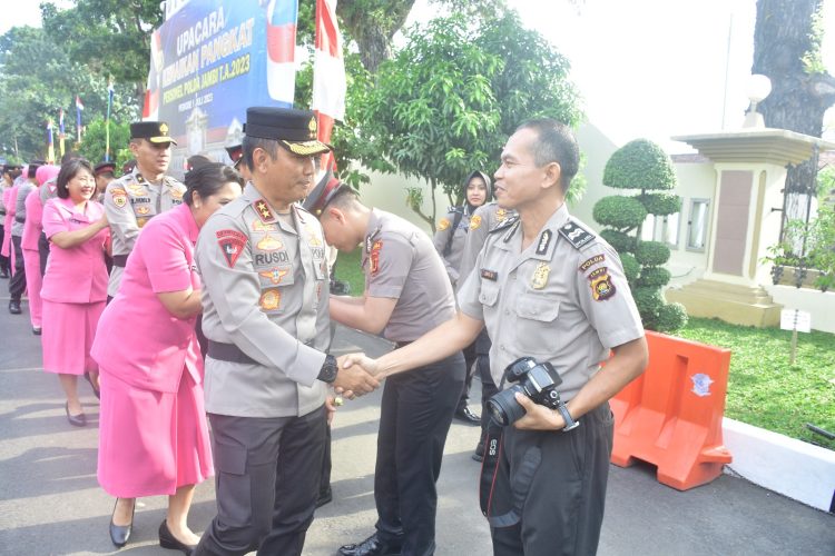 121 Personel Polda Jambi Naik Pangkat. (Foto : ist)