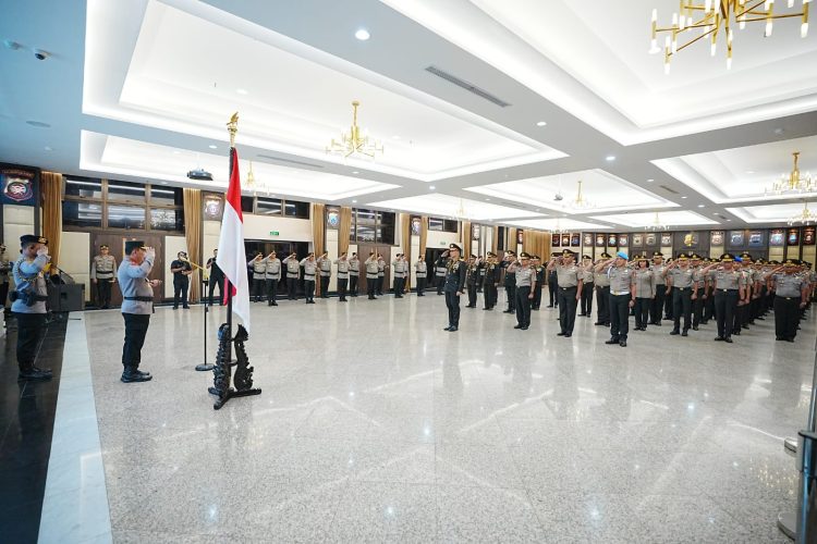 Kapolri anugerahkan tanda kehormatan bintang Bhayangkara kepada 22 Pati. (Foto : ist)