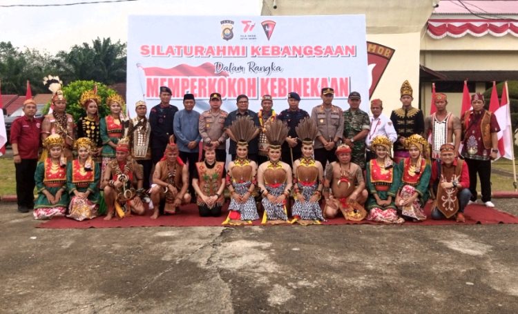 Silaturahmi kebangsaan Suku Dayak ke SAD. (Foto : Rolan - sinarjambi.com)