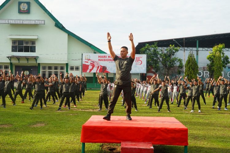 Prajurit Korem 042/Gapu Jaga Kebugaran Dengan Senam SKJ-88. (Foto : ist)