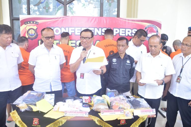 Dirresnarkoba saat jumpa pers pengungkapan kasus. (Foto : ist)