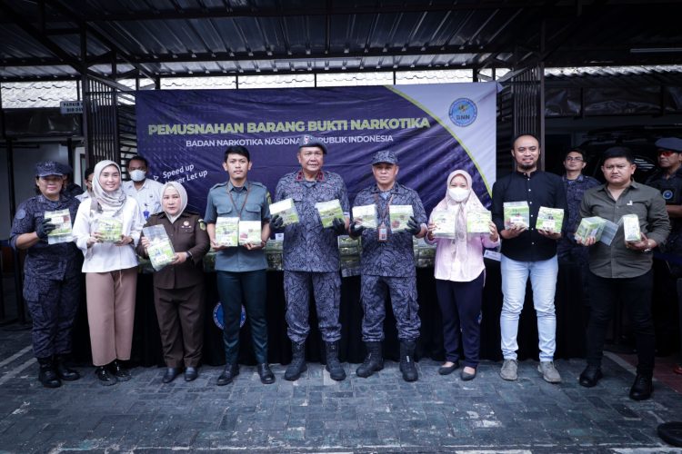 BNN Musnahkan Temuan Paket Narkoba Tak Bertuan. (Foto : ist)