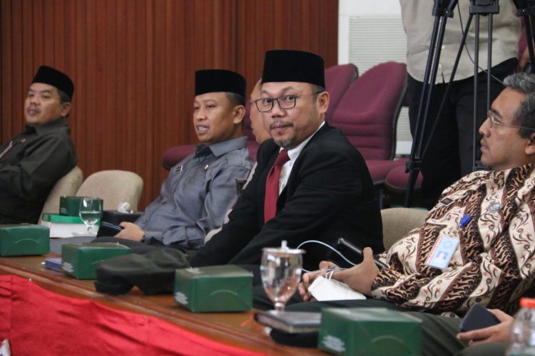Kepala BPN Kota Depok Indra Gunawan hadir dalam Rapat Apripurna Masa Sidang II 2023 dalam Rangka Penetapan Program Pembentukan 5 Perda di DPRD Kota Depok. (Foto : BPN kota Depok)