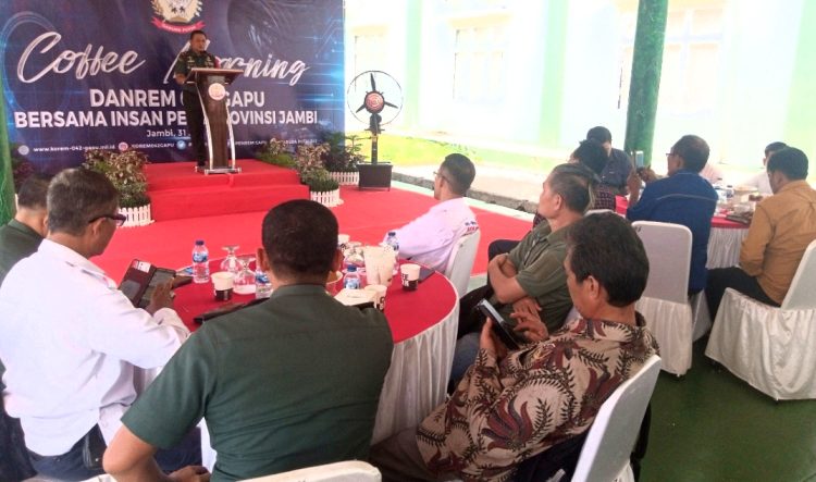 Suasana coffee morning Danrem Gapu bersama jurnalis. (Foto : Rolan - sinarjambi.com)