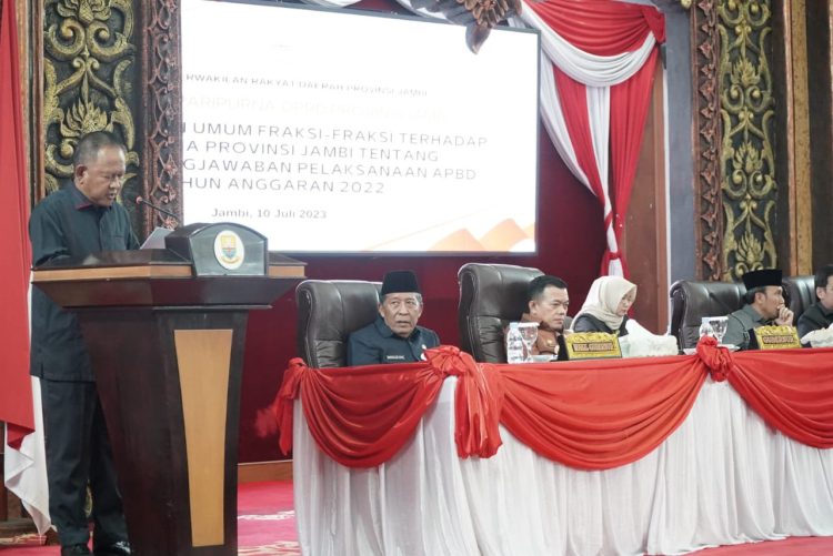 Al Haris dan Sani Hadiri Penyampaian Pandangan Umum Fraksi-fraksi Terhadap Pelaksanaan APBD Provinsi Jambi Tahun 2022. (Foto : ist)