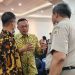 Kepala BPN Kota Depok Indra Gunawan berdiskusi denga Kakanwil BPN Provinsi Jawa Barat Rudi Rubijaya di sela-sela Rapat Koordinasi Program Tematik Sektor Pertanahan Tahun 2023 Wilayah Jawa Barat dengan Komisi Pemberantasan Korupsi (KPK) di Bandung, Selasa 11 Juli 2023. (Foto : ist)