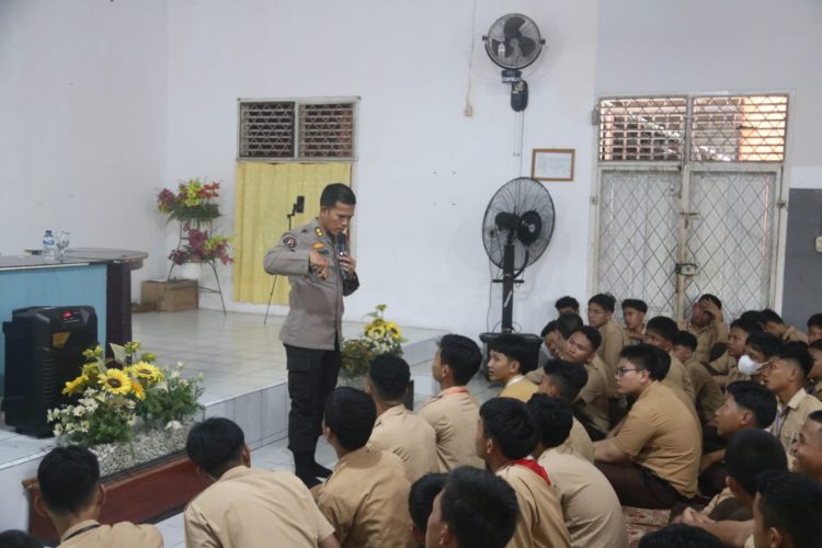 Bidhumas Polda Jambi Ajak Pelajar Bijak Bermedsos. (Foto : ist)
