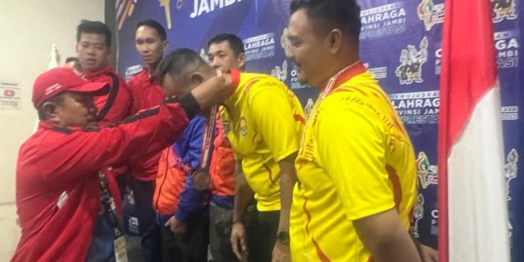5 Anggota Basarnas Jambi Berprestasi di Ajang Porprov Jambi 2023. (Foto : ist)