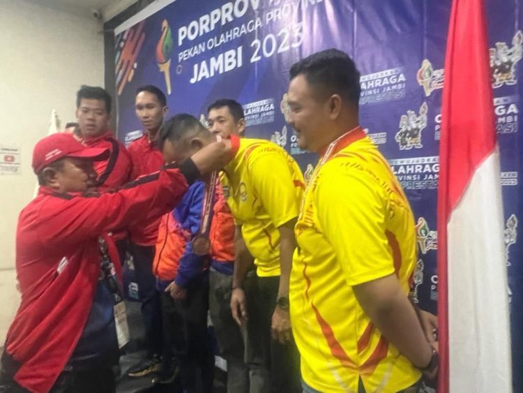 5 Anggota Basarnas Jambi Berprestasi di Ajang Porprov Jambi 2023. (Foto : ist)