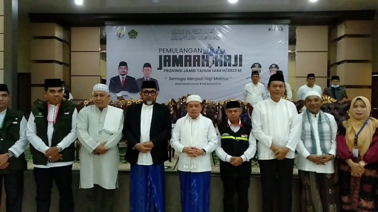 Gubernur Al Haris Sambut Kepulangan 369 Jemaah Haji Jambi Kloter 20. (Foto : ist)