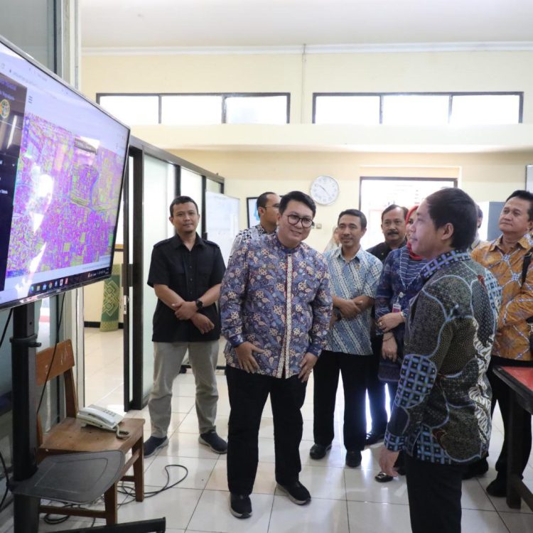 Raja Juli Antoni Kagum Masih Ada Warkah Zaman Belanda. (Foto : ist)